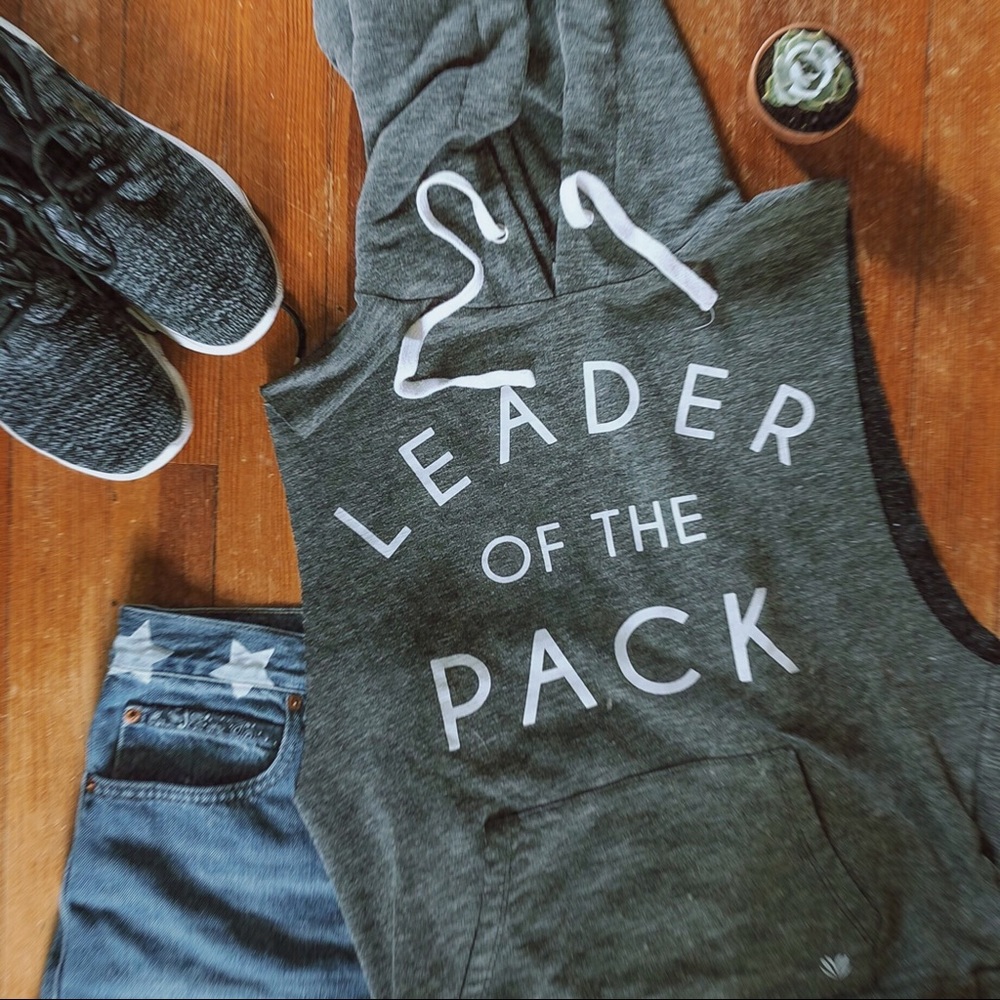 sleeveless sweatshirt